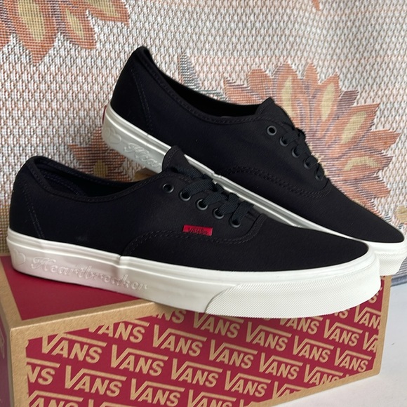 Vans WMNS Authentic
Secret Lover Black
VN000BW5BLK
Sneakers - Picture 8 of 16